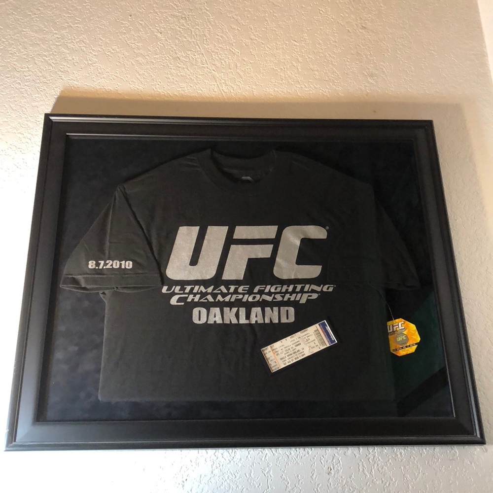 UFC 117 FRAMED T-SHIRT FROM THE FIGHT